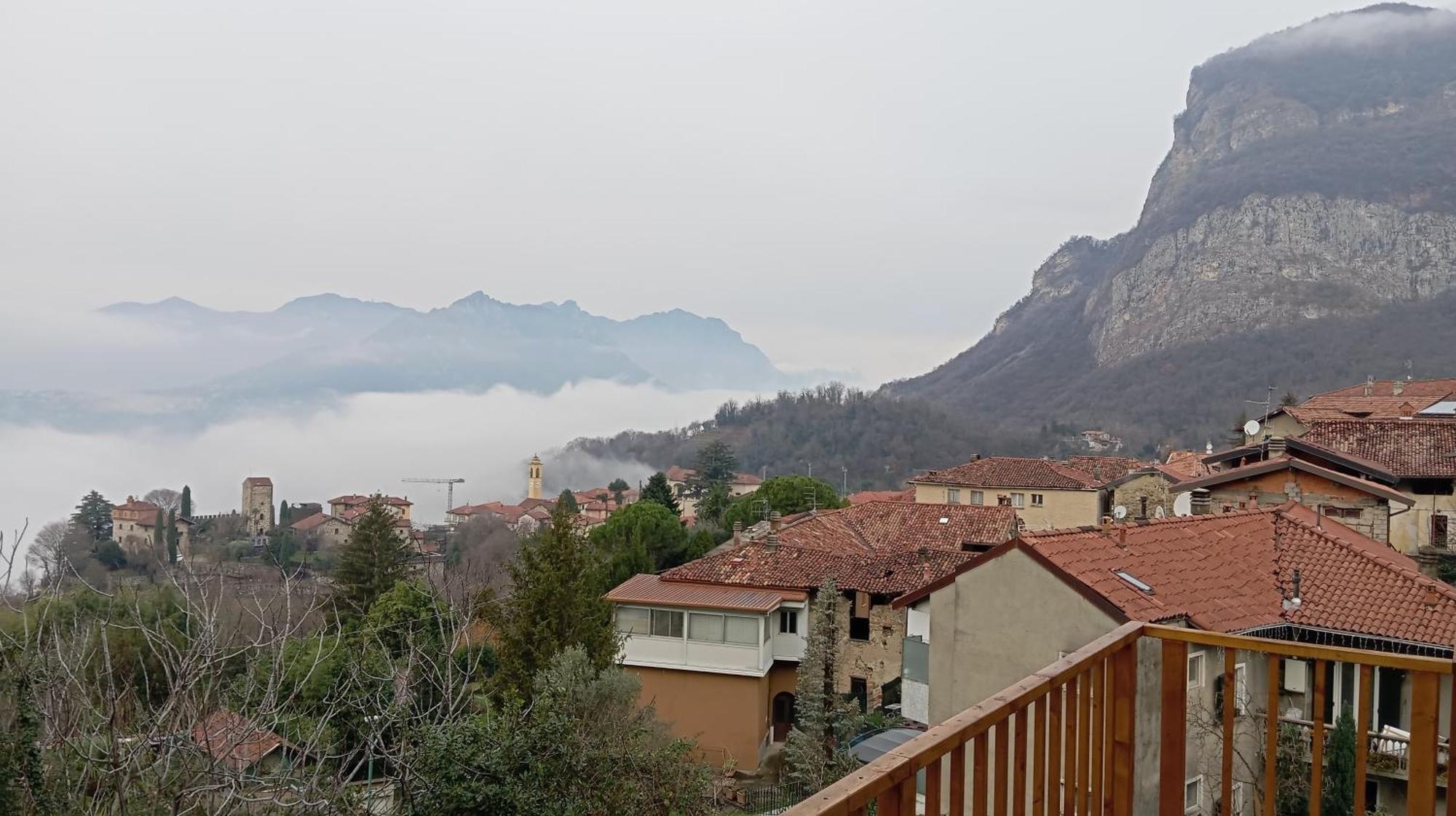 La Dimora Dei Due Laghi Acomodação com café da manhã Calolziocorte Exterior foto